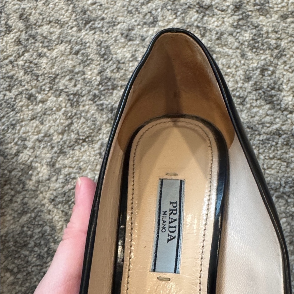 Prada Black Patent Leather Bow Pointed Toe Pumps Size 38 - Picture 13 of 14